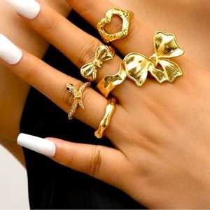Elegant Gold Bow and Heart Ring Set